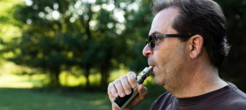 Navigating trực tiếp bóng đá streaming rights and e-cigarette regulations by country for media compliance