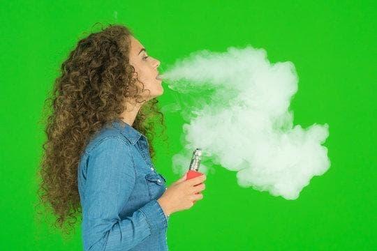 E-Papierosy Jednorazowe and the claim that most e-cigarettes only contain water and flavoring — separating myth from fact